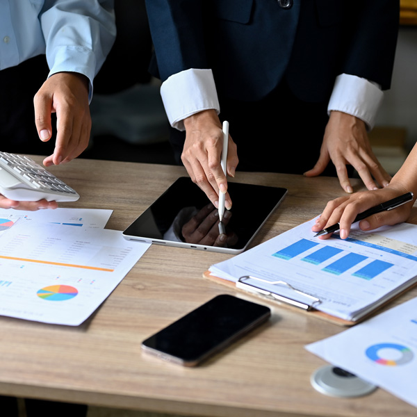 A group of an expert businesspeople or financial analysts in the meeting